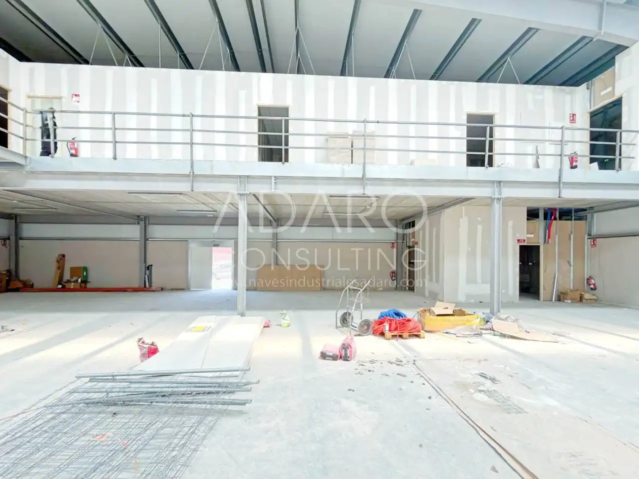 Nave industrial en venta en Loeches