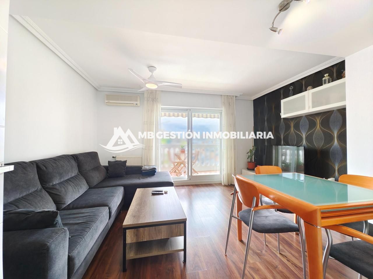 Sala d'estar de Dúplex en venda en Fuenlabrada amb Aire condicionat, Calefacció i Parquet