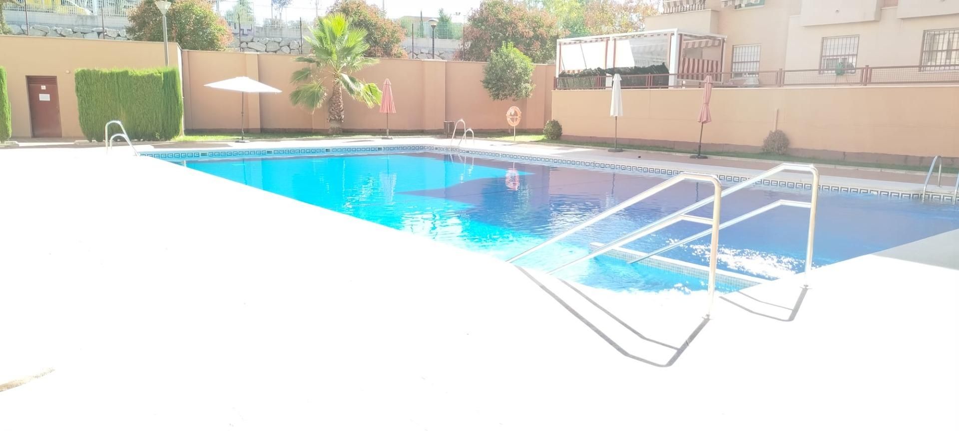 Swimming pool of Flat to rent in  Granada Capital  with Air Conditioner, Heating and Private garden