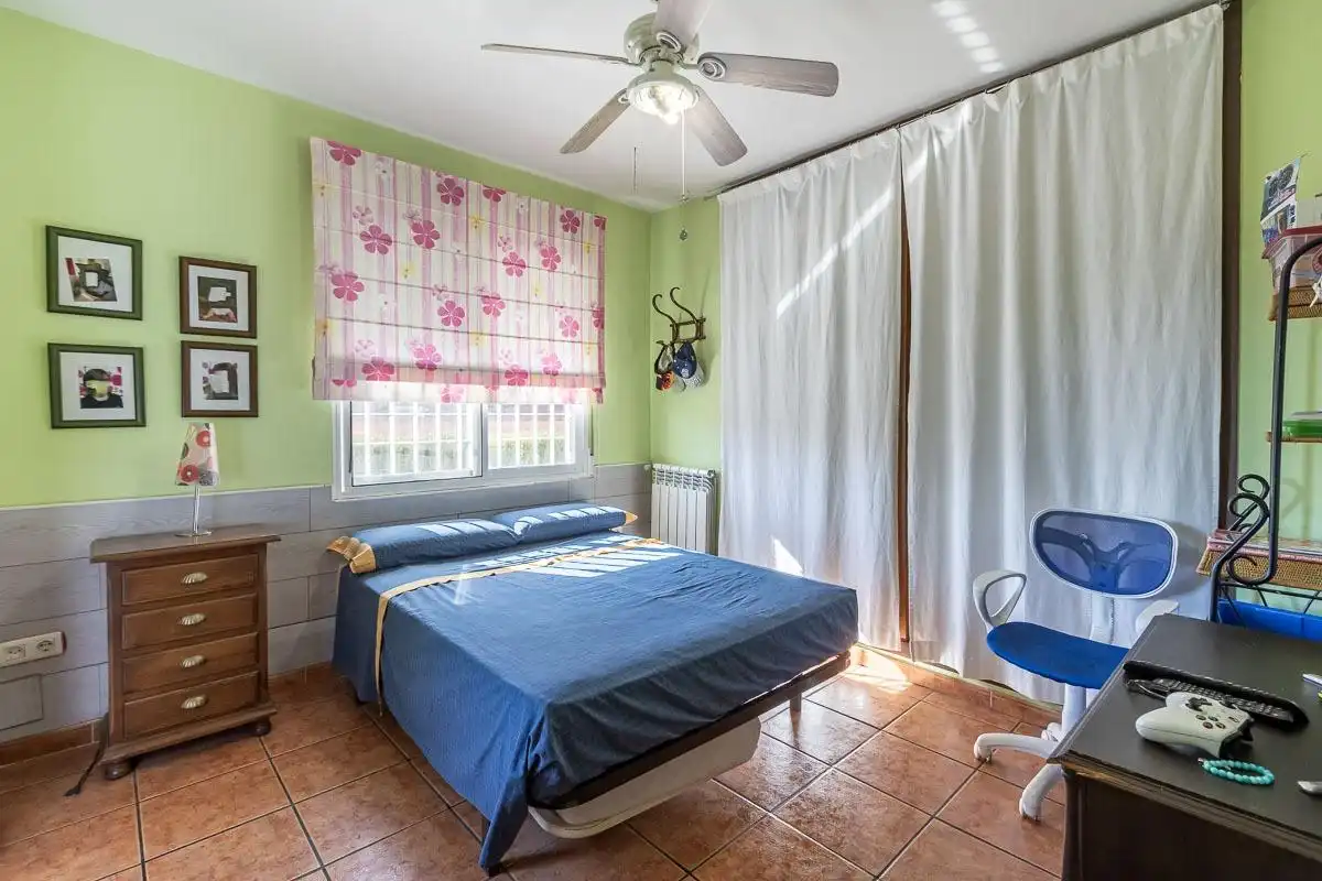 Dormitori de Casa o xalet en venda en Las Gabias amb Calefacció, Jardí privat i Terrassa