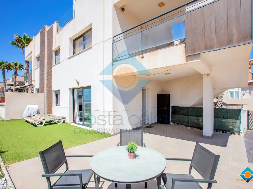 Terrasse von Erdgeschoss zum Verkauf in Mazarrón mit Klimaanlage, Privatgarten und Terrasse
