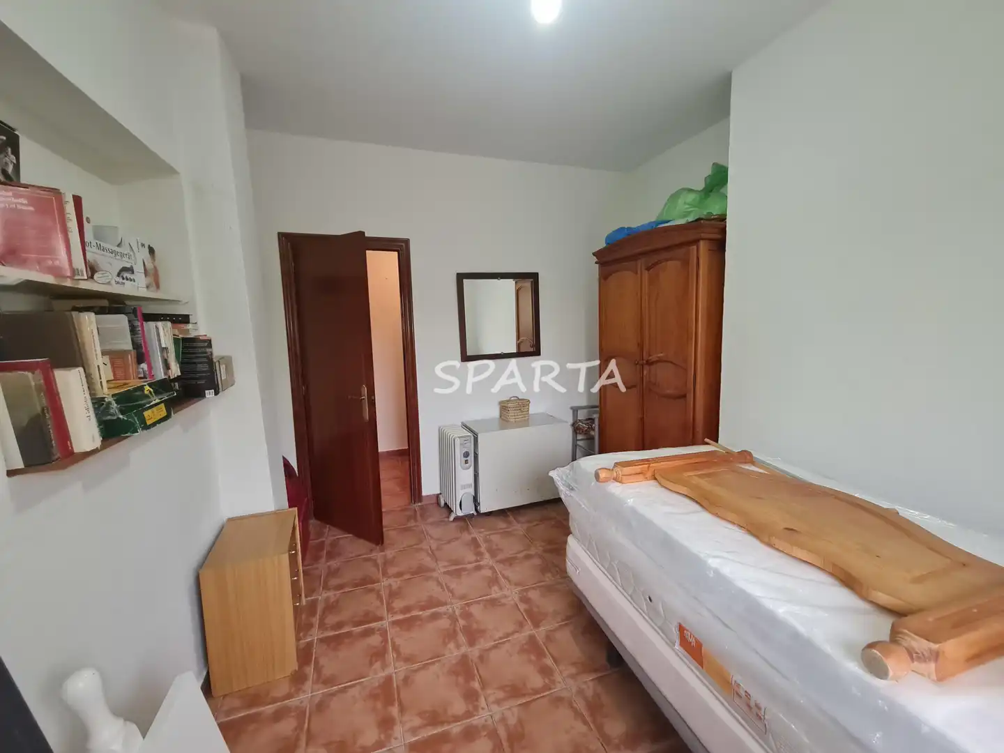 Schlafzimmer von Country house zum Verkauf in Sanlúcar la Mayor mit Privatgarten, Schwimmbad und Ofen