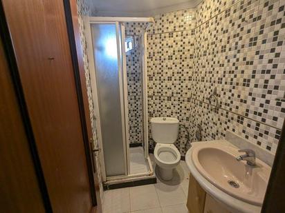 Bathroom of Flat for sale in  Sevilla Capital  with Terrace