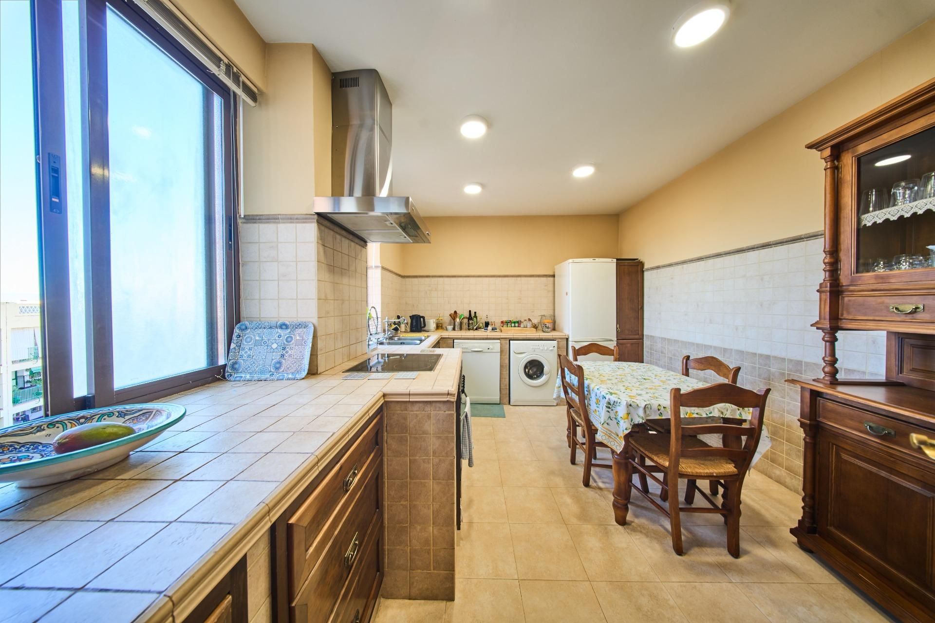 Cuina de Apartament en venda en  Granada Capital amb Calefacció i Traster