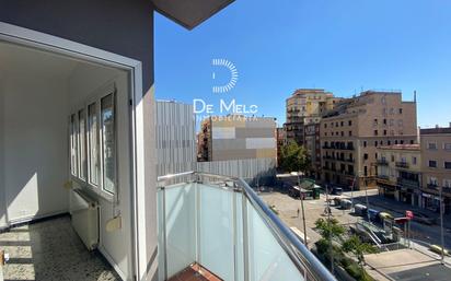 Exterior view of Flat for sale in  Barcelona Capital  with Heating, Terrace and Oven