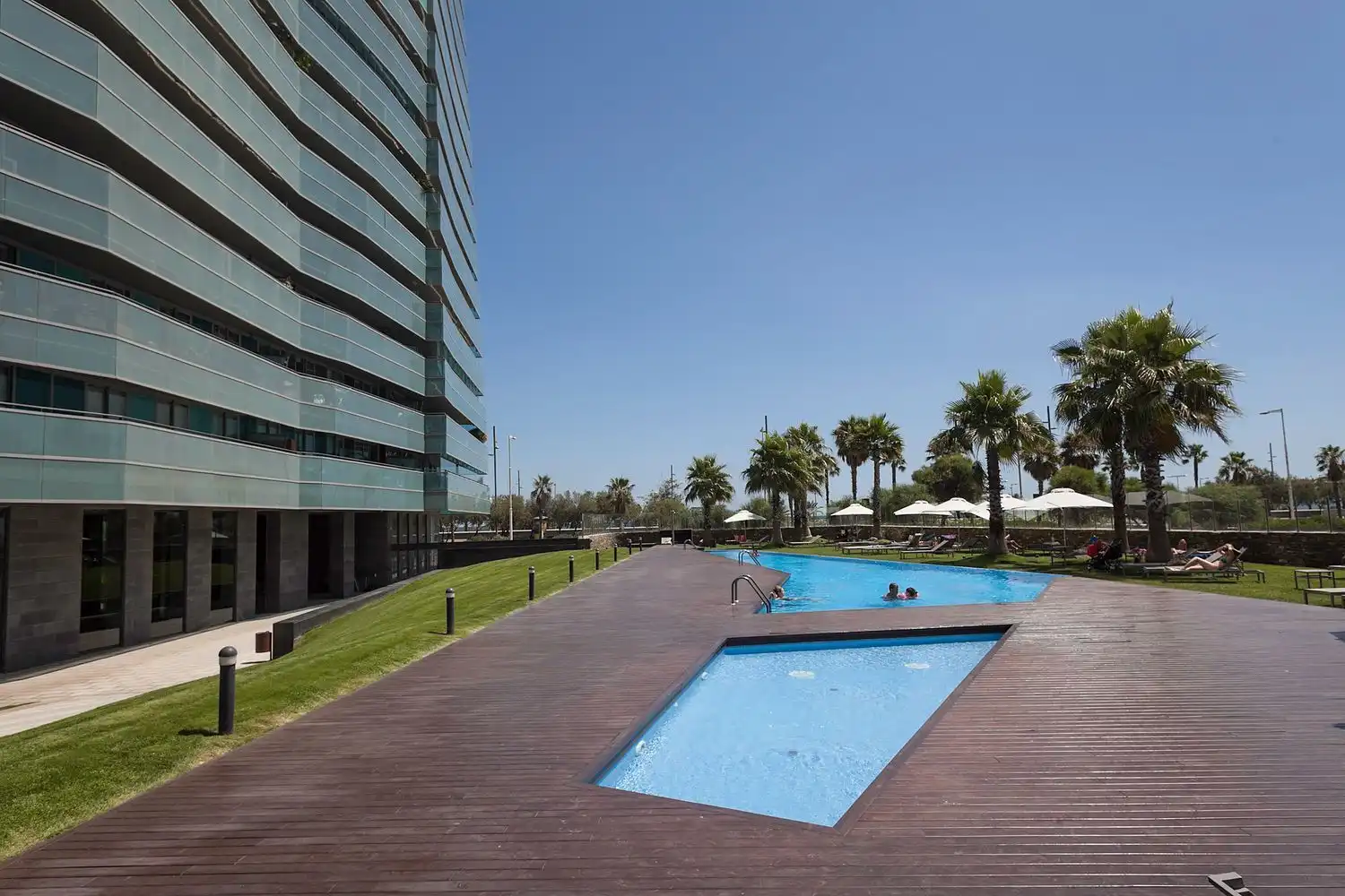 Swimming pool of Flat for rent in Barcelona  with Air Conditioner, Heating and Parquet flooring