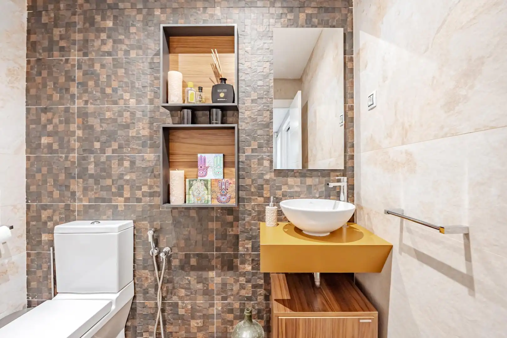 Bathroom of Ground floor for rent in Madrid  with Air Conditioner, Heating and Terrace