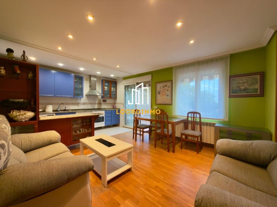 Vista exterior de Piso en venta en  Logroño con Calefacción, Piscina y Amueblado
