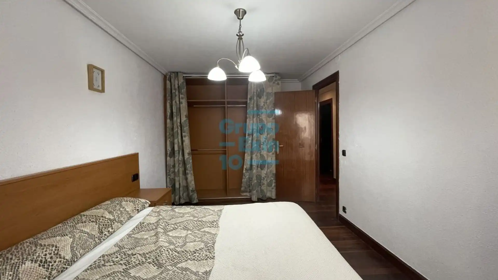 Habitación de Piso en venta en Donostia - San Sebastián  con Calefacción y Balcón