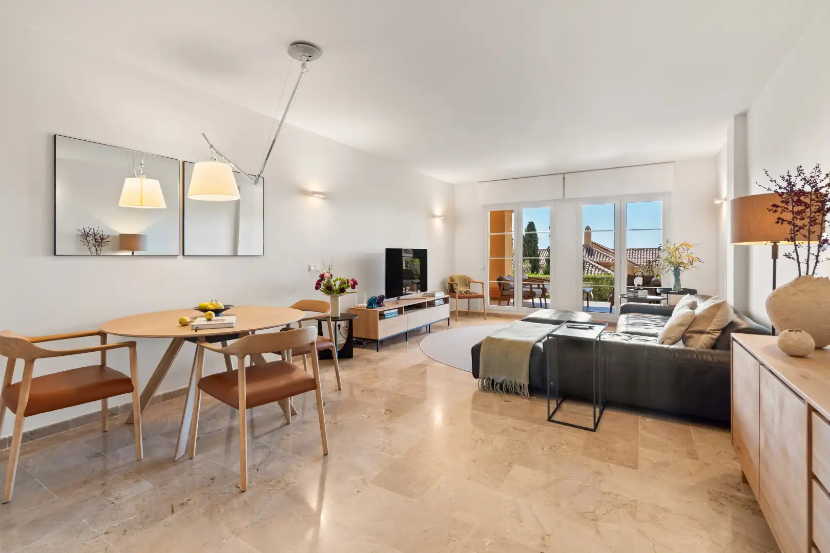 Sala de estar de Planta baja en venta en Marbella con Aire acondicionado, Jardín privado y Terraza