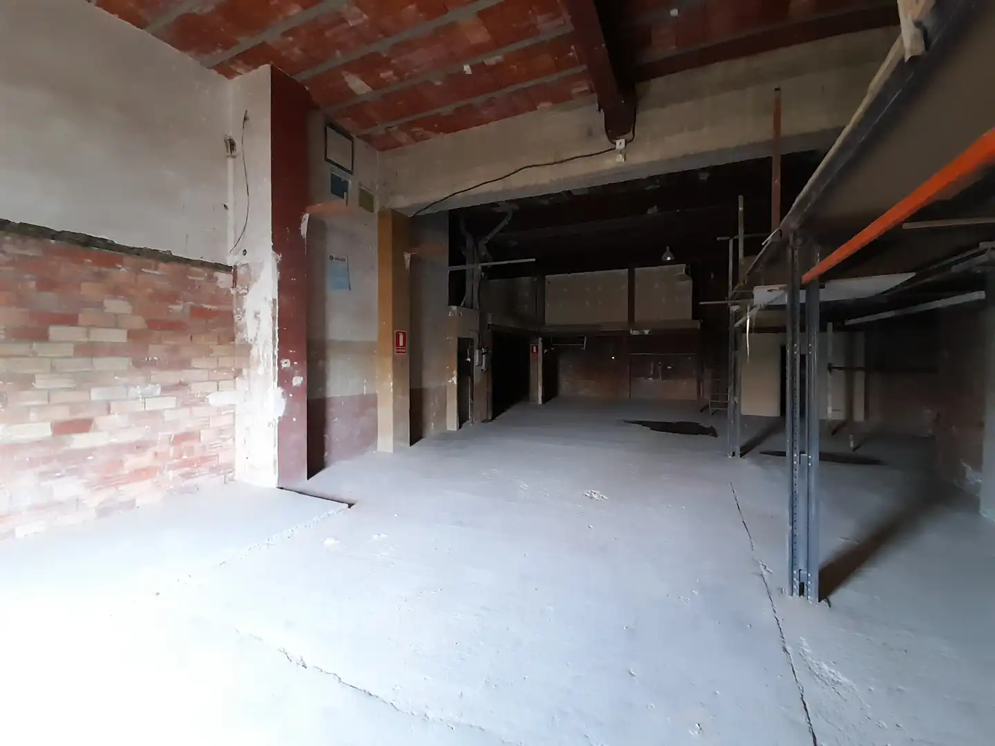 Business premises for sale in Carrer Almirall Folch, imagen 4