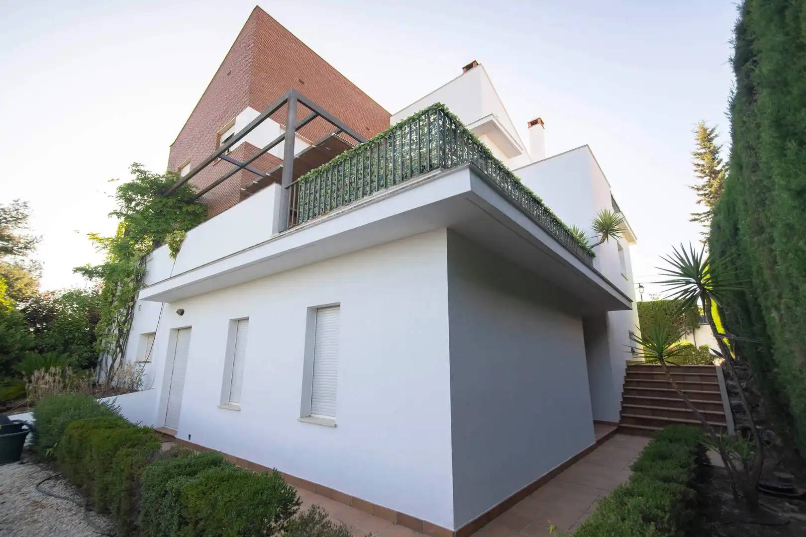 Vista exterior de Casa o xalet en venda en La Zubia amb Calefacció i Jardí privat