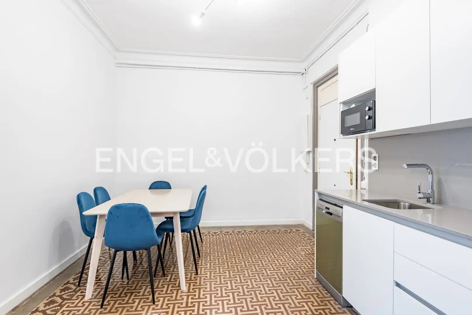 Comedor de Piso de alquiler en Barcelona con Aire acondicionado, Calefacción y Trastero