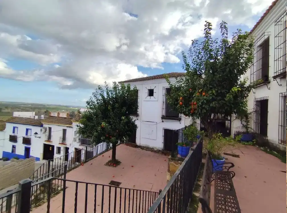 Vista exterior de Edificio en venta en Almodóvar del Río con Piscina comunitaria