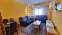 Sala d'estar de Pis en venda en Burgos Capital amb Calefacció