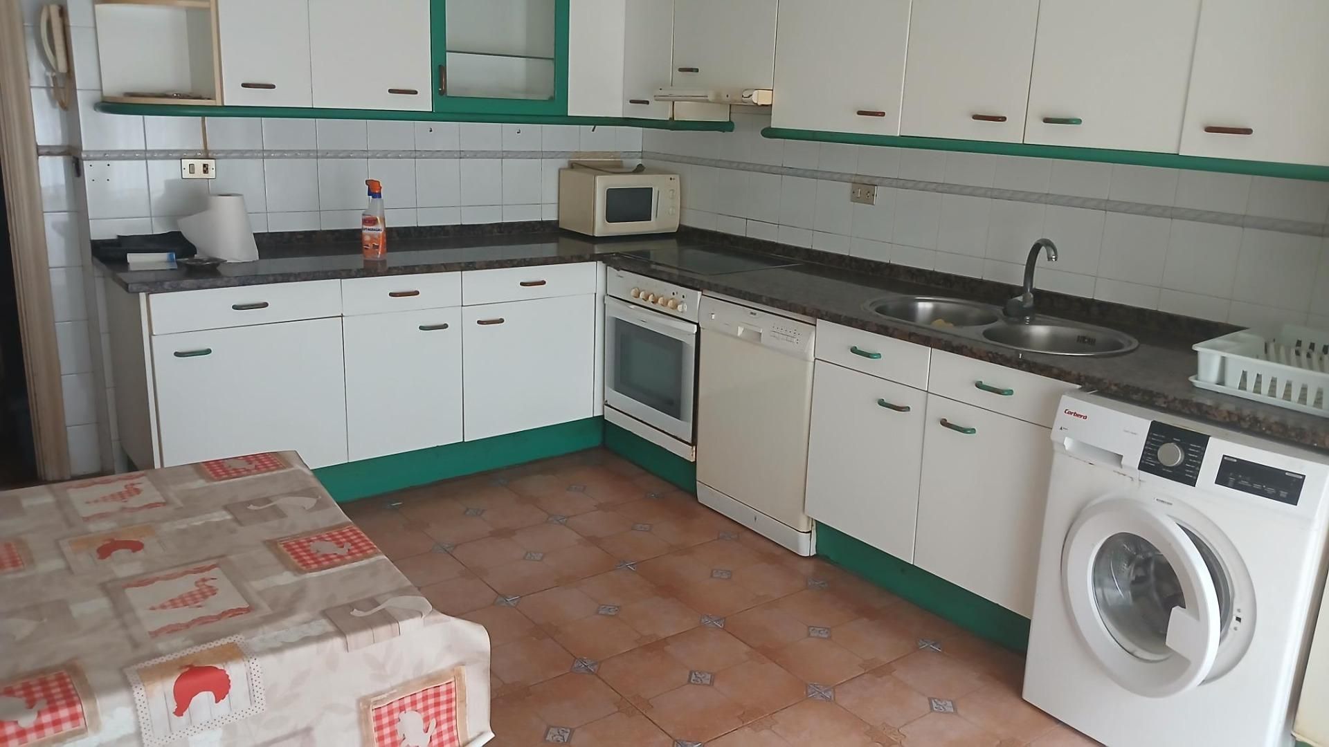Cocina de Piso en venta en Galdakao con Calefacción, Terraza y Balcón