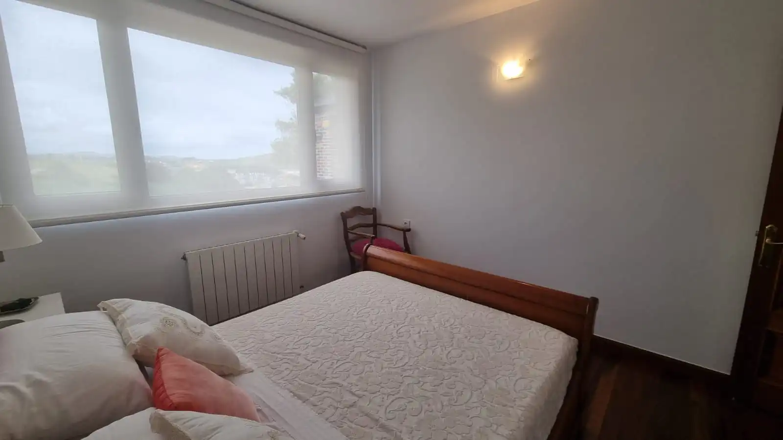 Dormitori de Casa o xalet en venda en Miengo amb Calefacció, Jardí privat i Moblat