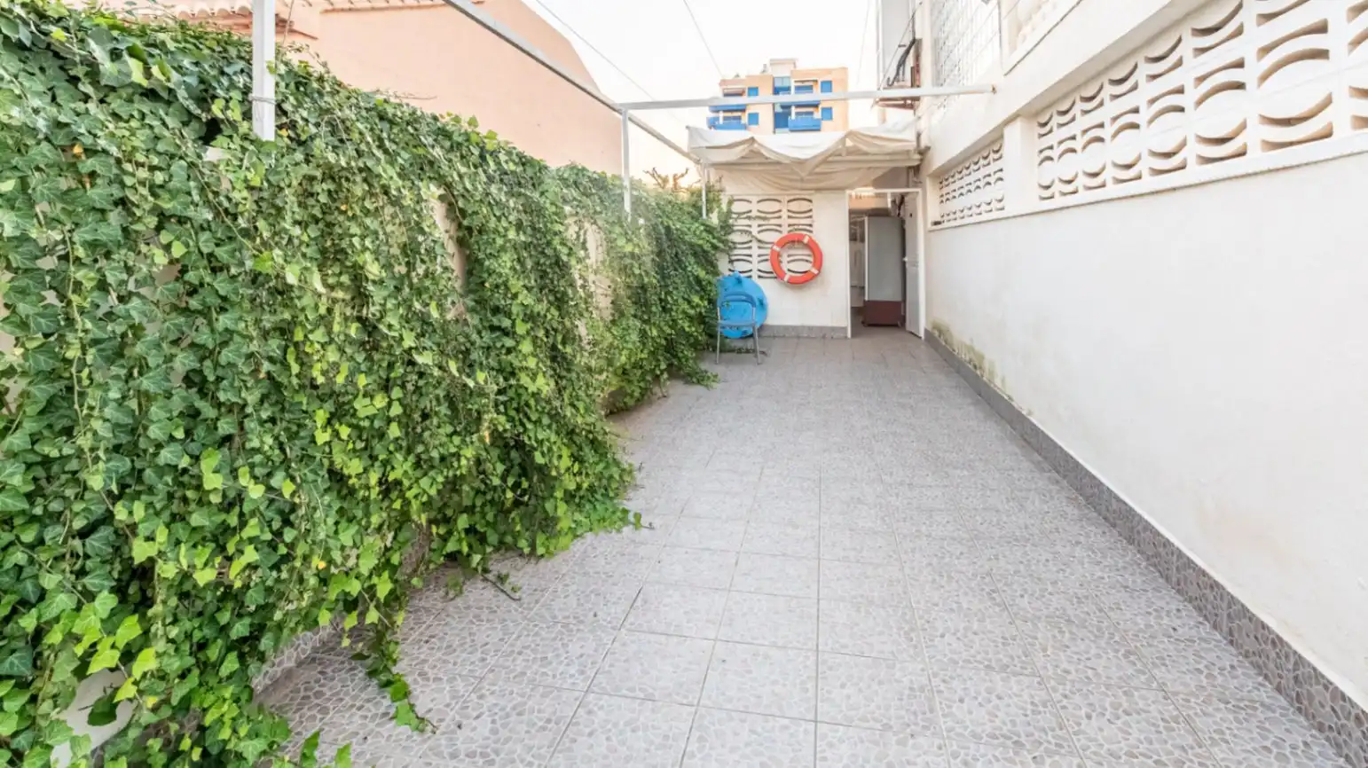 Vista exterior de Local en venda en Piles amb Aire condicionat i Moblat