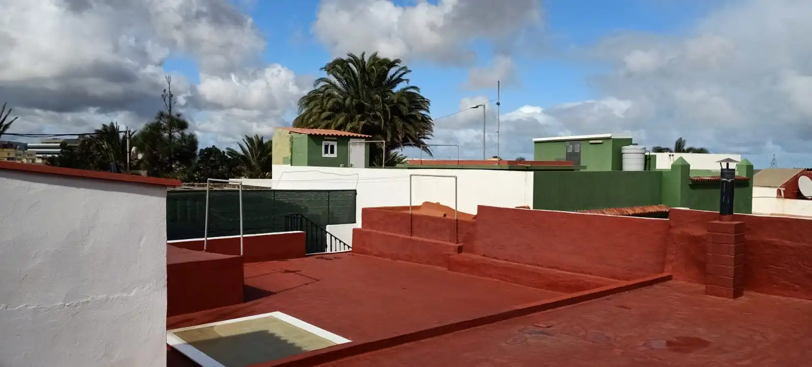 Vista exterior de Casa o xalet en venda en Las Palmas de Gran Canaria amb Terrassa, Moblat i Forn
