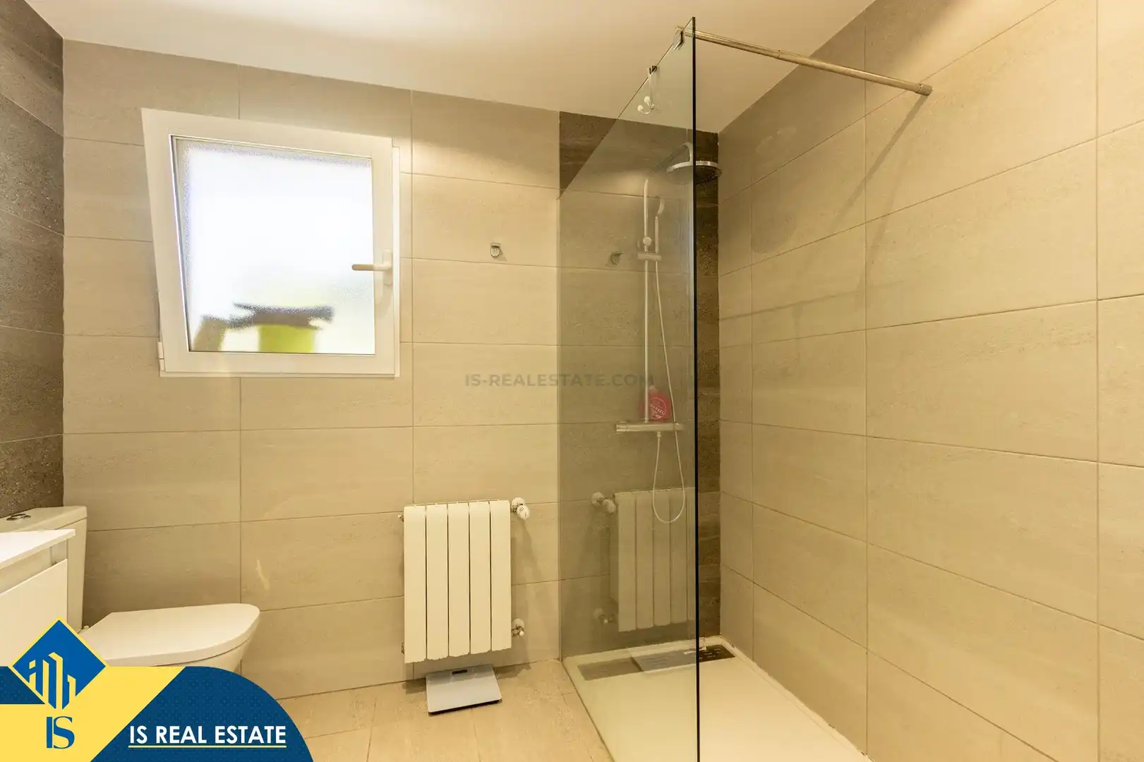 Bany de Casa o xalet en venda en Alicante / Alacant amb Terrassa, Piscina i Moblat