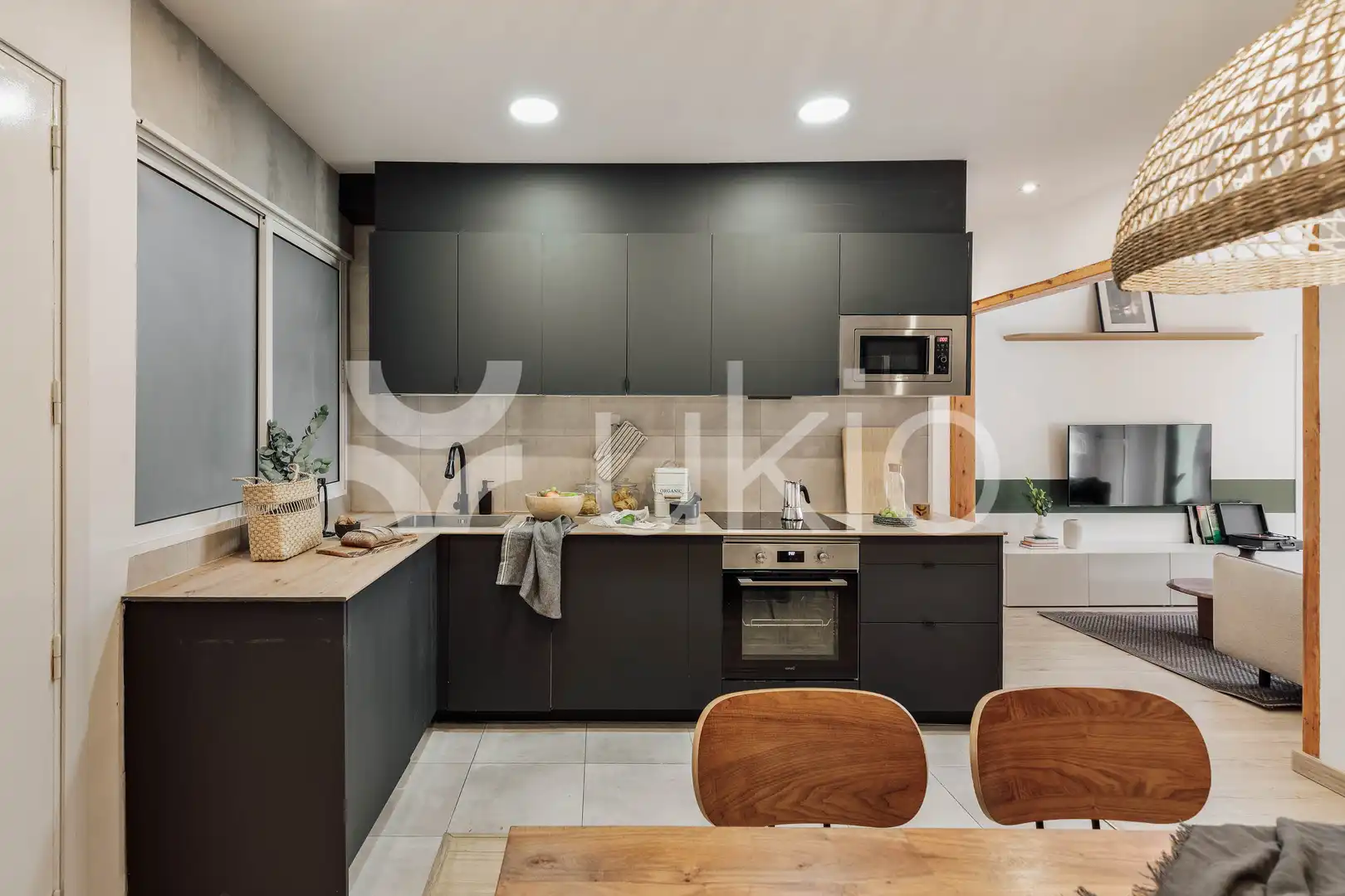Cuina de Apartament de lloguer en Barcelona amb Aire condicionat, Calefacció i Moblat