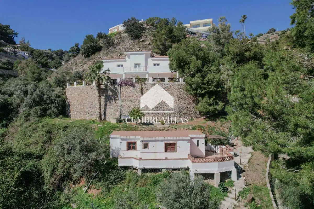 Vista exterior de Casa o xalet en venda en Almuñécar amb Calefacció, Jardí privat i Terrassa