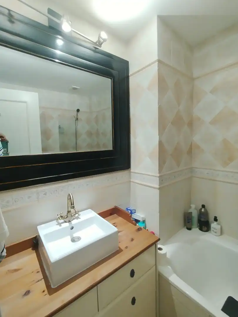 Badezimmer von Einfamilien-Reihenhaus zum Verkauf in Santa Cristina d'Aro mit Heizung und Terrasse