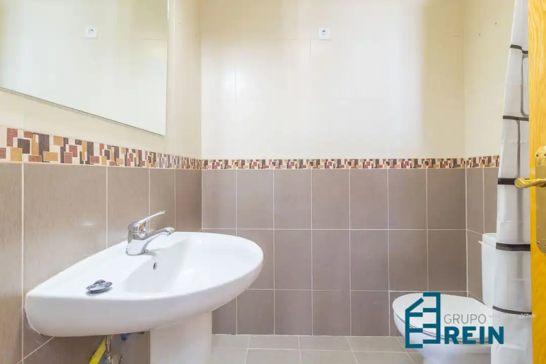 Baño de Piso de alquiler en Magán con Calefacción, Piscina y Balcón