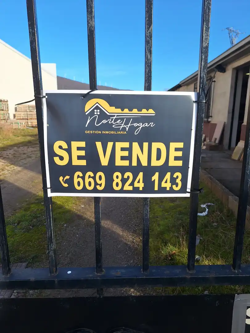Vista exterior de Local en venda en Barruelo de Santullán