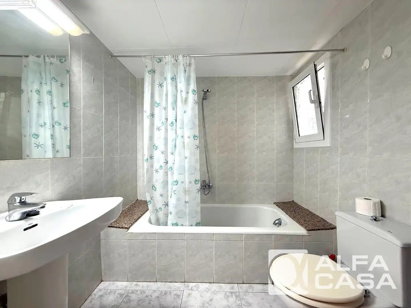 Baño de Piso en venta en Lloret de Mar con Calefacción, Terraza y Piscina