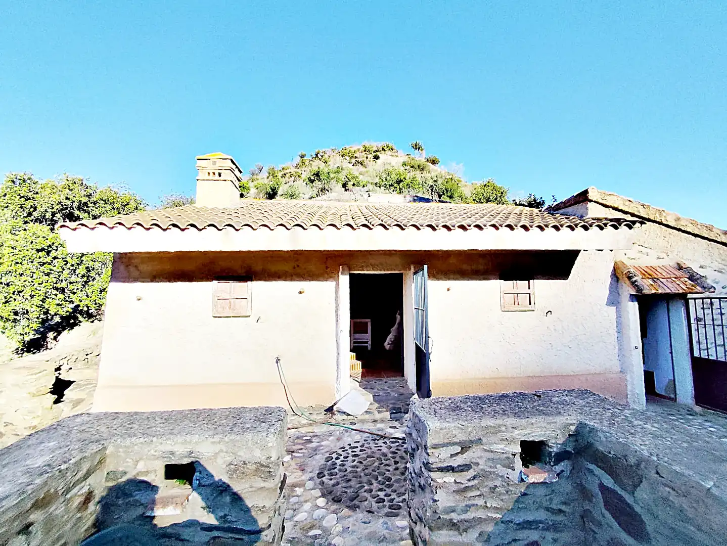 Vista exterior de Finca rústica en venda en Pizarra amb Terrassa