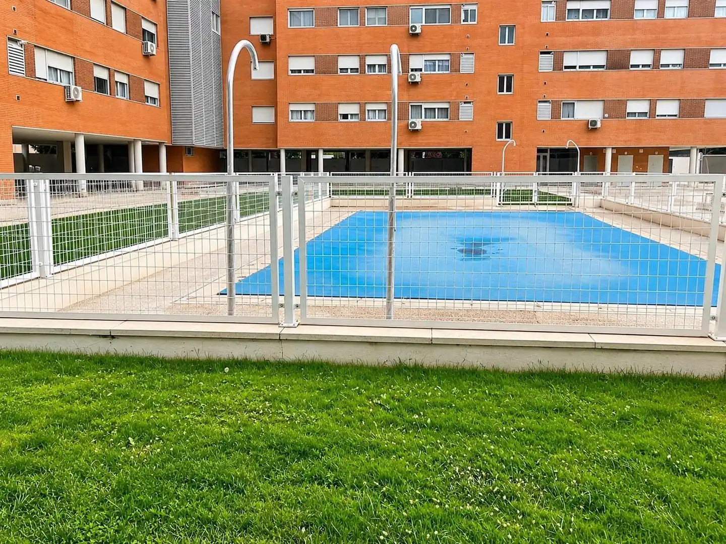 Schwimmbecken von Wohnung zum Verkauf in Hospital