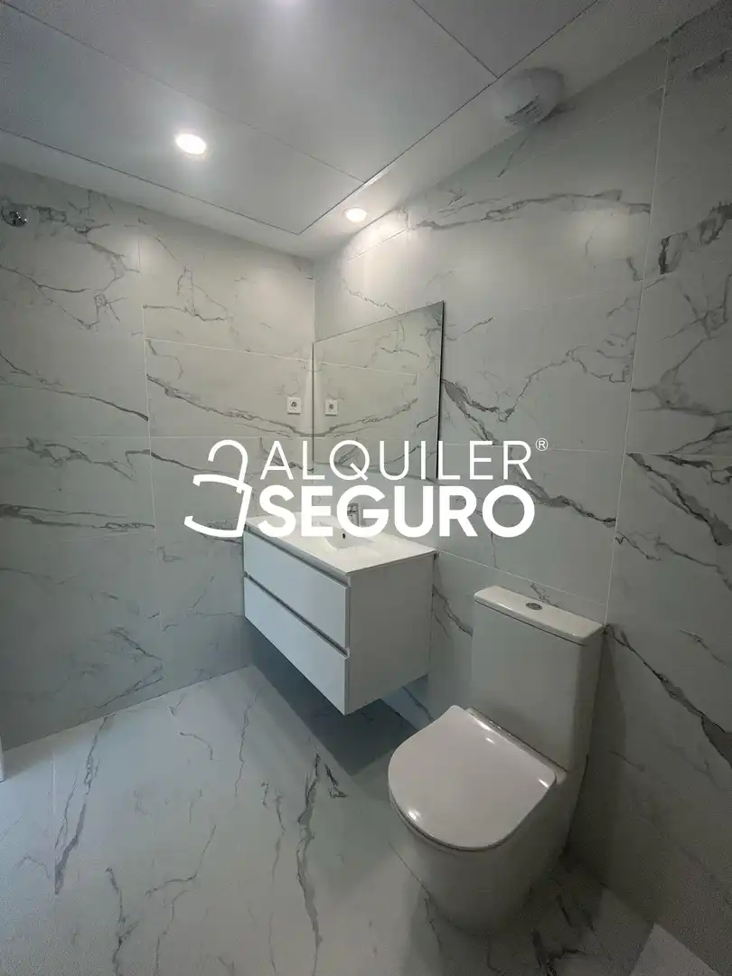 Baño de Piso de alquiler en Torrejón de Ardoz con Aire acondicionado, Calefacción y Trastero