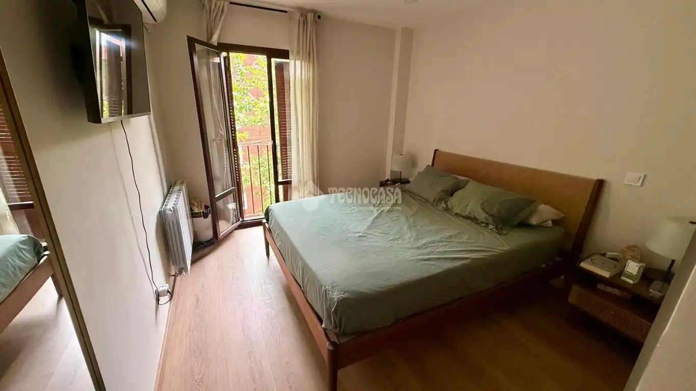 Dormitori de Pis en venda en Madrid amb Aire condicionat, Terrassa i Balcó