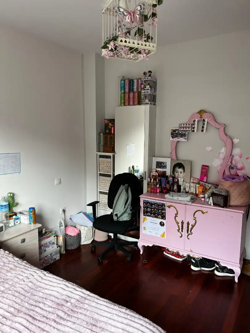 Habitación de Casa adosada en venta en Torrelavega  con Calefacción, Terraza y Trastero