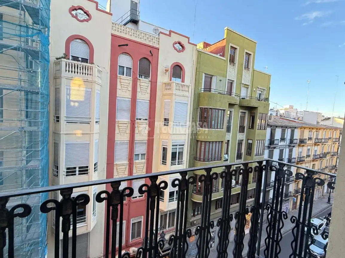 Vista exterior de Piso en venta en Valencia con Aire acondicionado, Calefacción y Amueblado