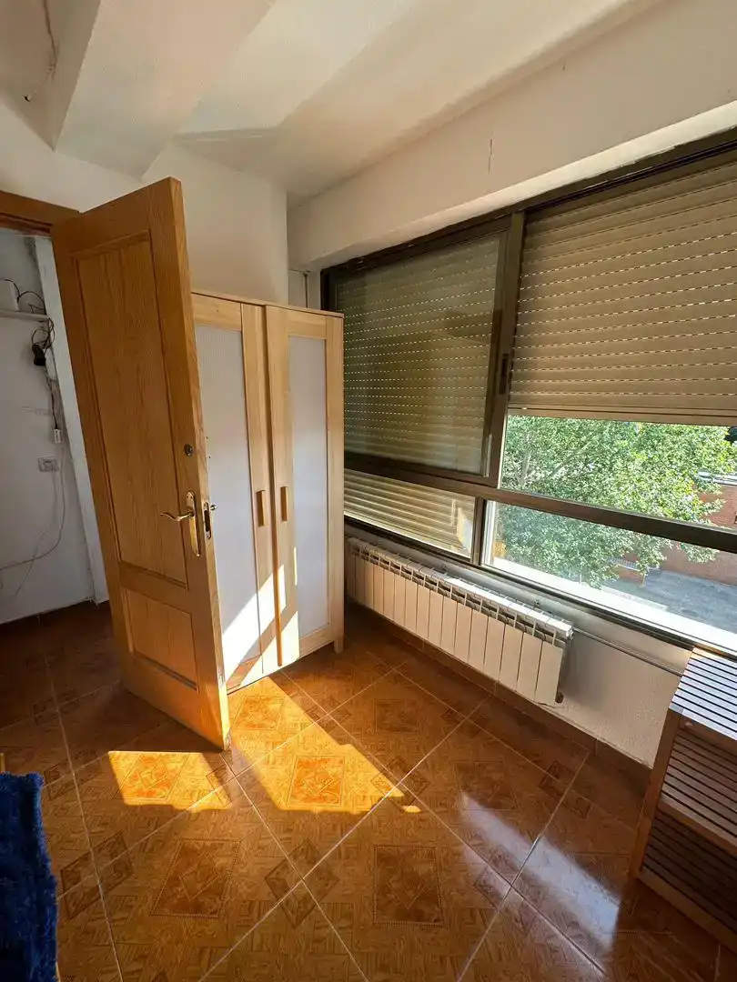Schlafzimmer von Wohnungen zur Miete in Madrid mit Ofen, Waschmaschine und Mikrowelle