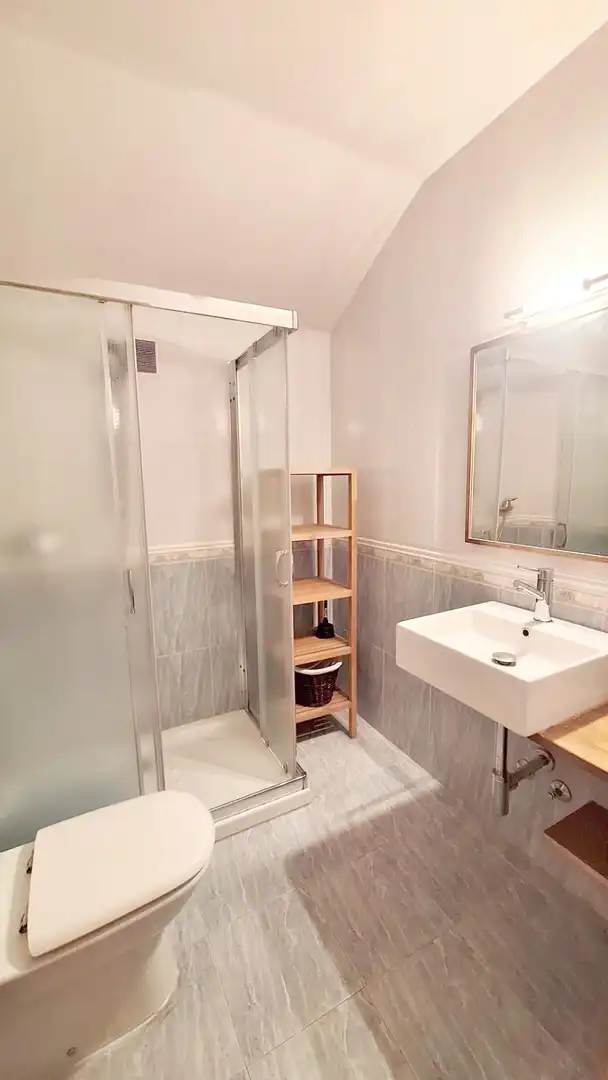 Baño de Piso en venta en Ponferrada con Calefacción, Trastero y Balcón
