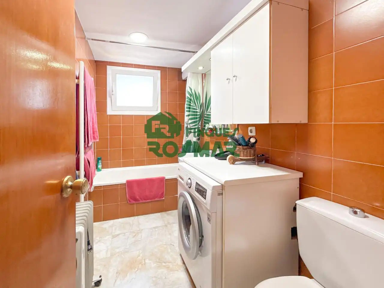Badezimmer von Wohnung zum Verkauf in Lloret de Mar mit Klimaanlage, Heizung und Terrasse