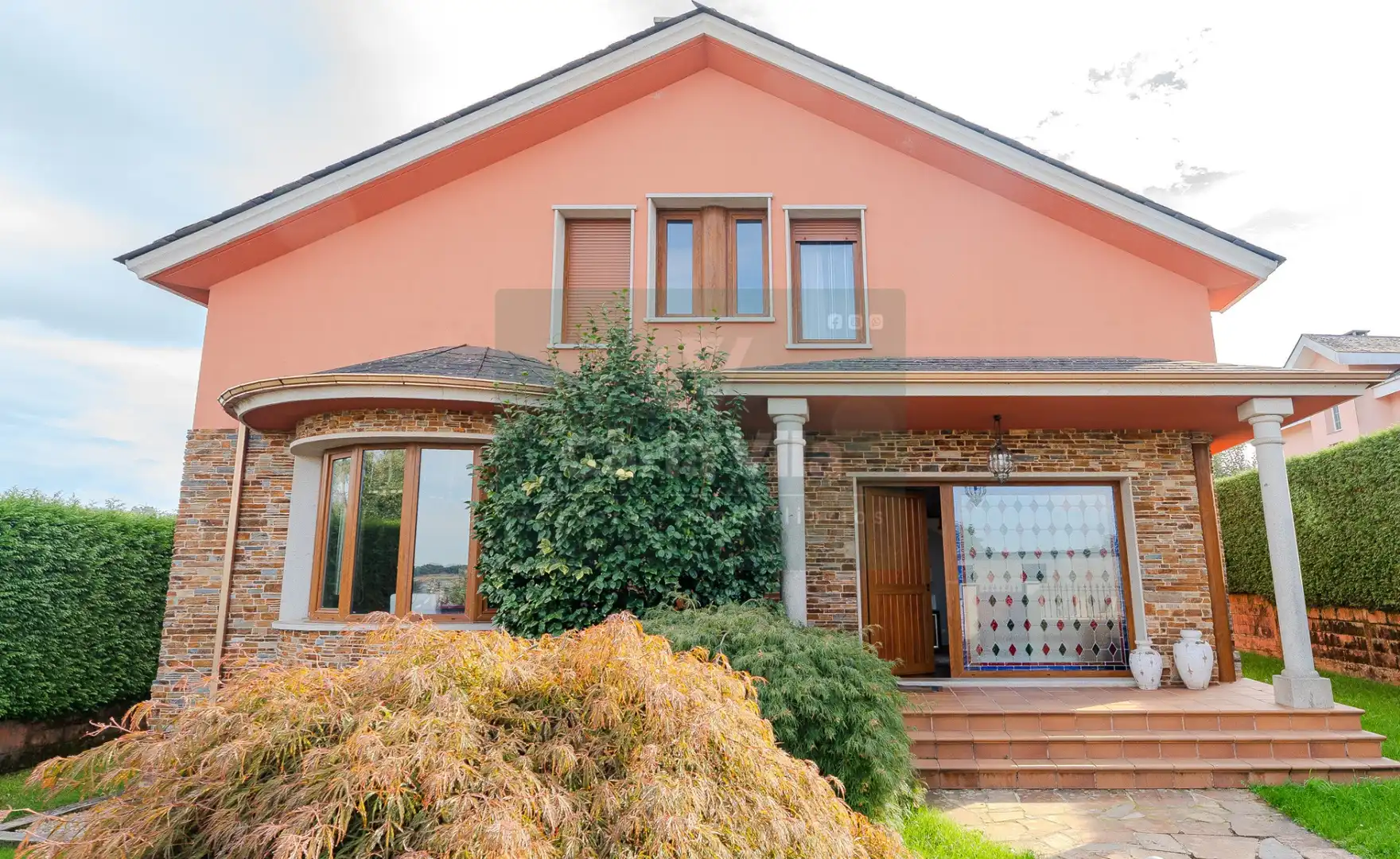 Vista exterior de Casa o chalet en venta en Lugo con Calefacción, Jardín privado y Parquet