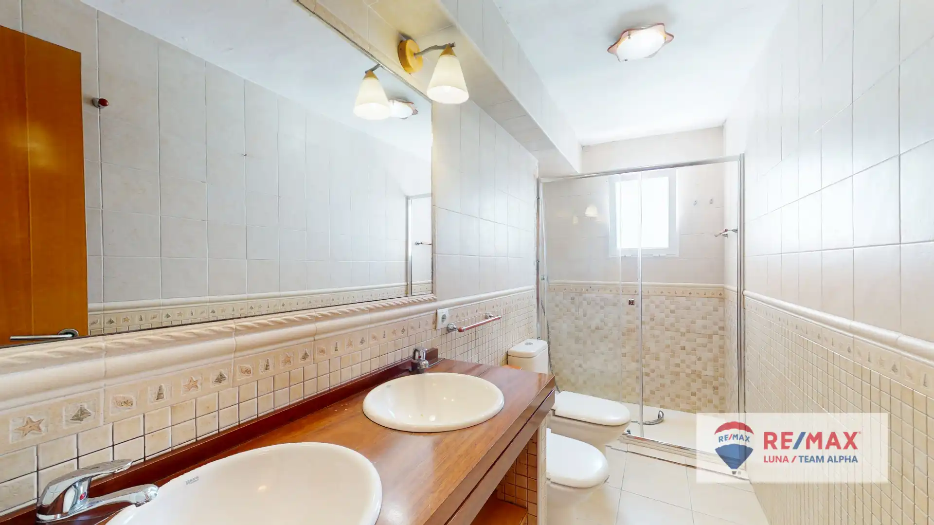 Baño de Piso en venta en Madrid con Aire acondicionado, Calefacción y Jardín privado