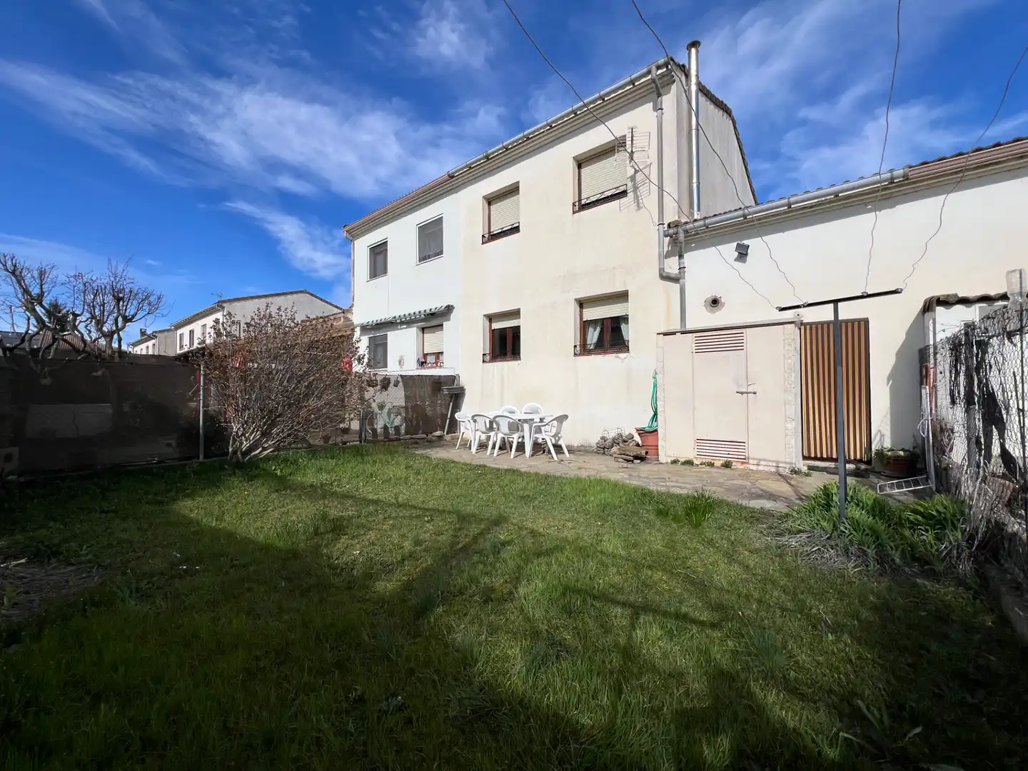 Vista exterior de Casa adosada en venda en Santa Cilia amb Calefacció, Jardí privat i Moblat