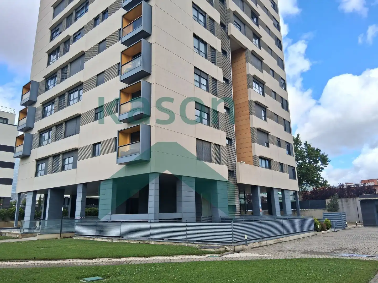 Vista exterior de Estudio en venta en Madrid con Aire acondicionado, Calefacción y Trastero