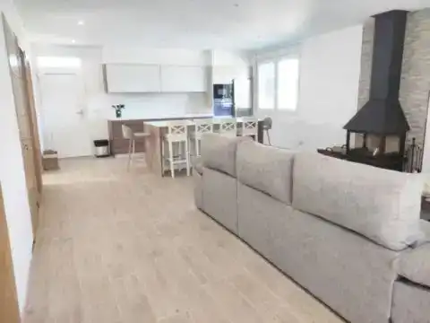 Wohnzimmer von Wohnung zur Miete in Muxía mit Privatgarten, Abstellraum und Möbliert