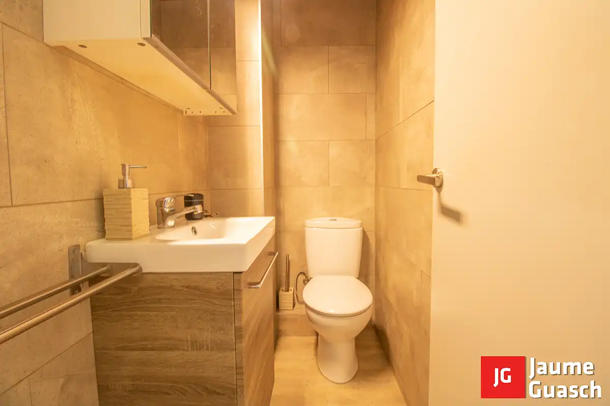 Badezimmer von Wohnung zum Verkauf in Torredembarra mit Klimaanlage, Heizung und Balkon