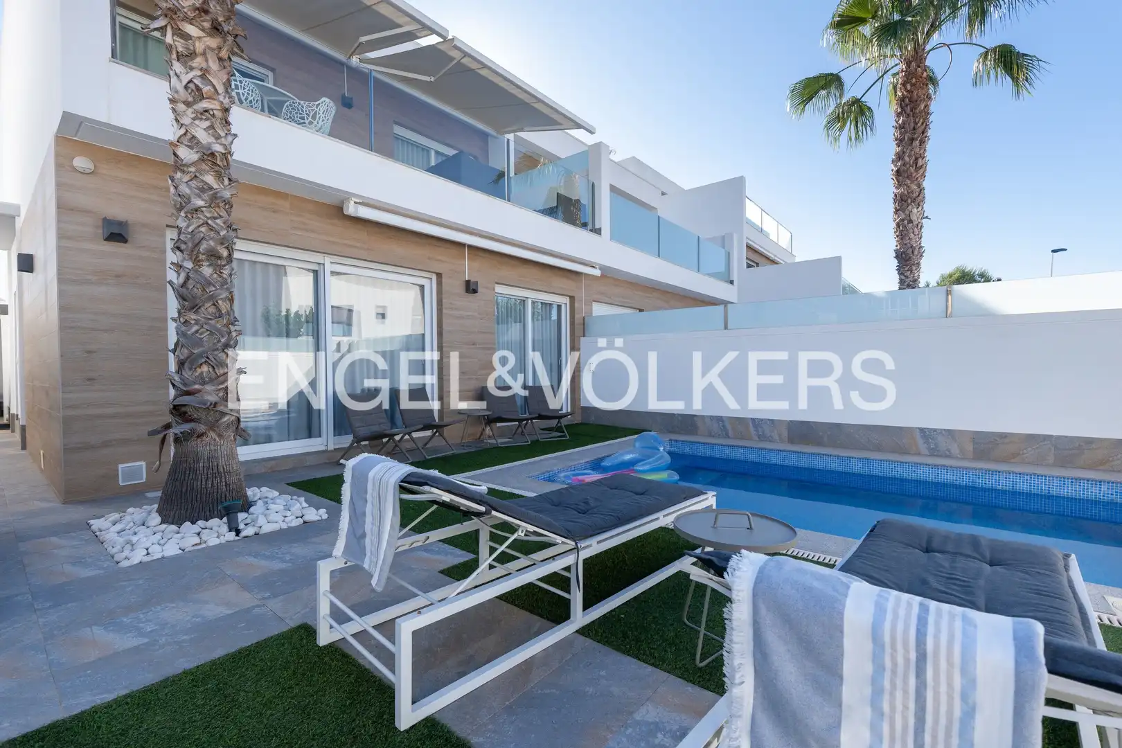 Vista exterior de Casa o chalet en venta en San Pedro del Pinatar con Aire acondicionado, Calefacción y Jardín privado