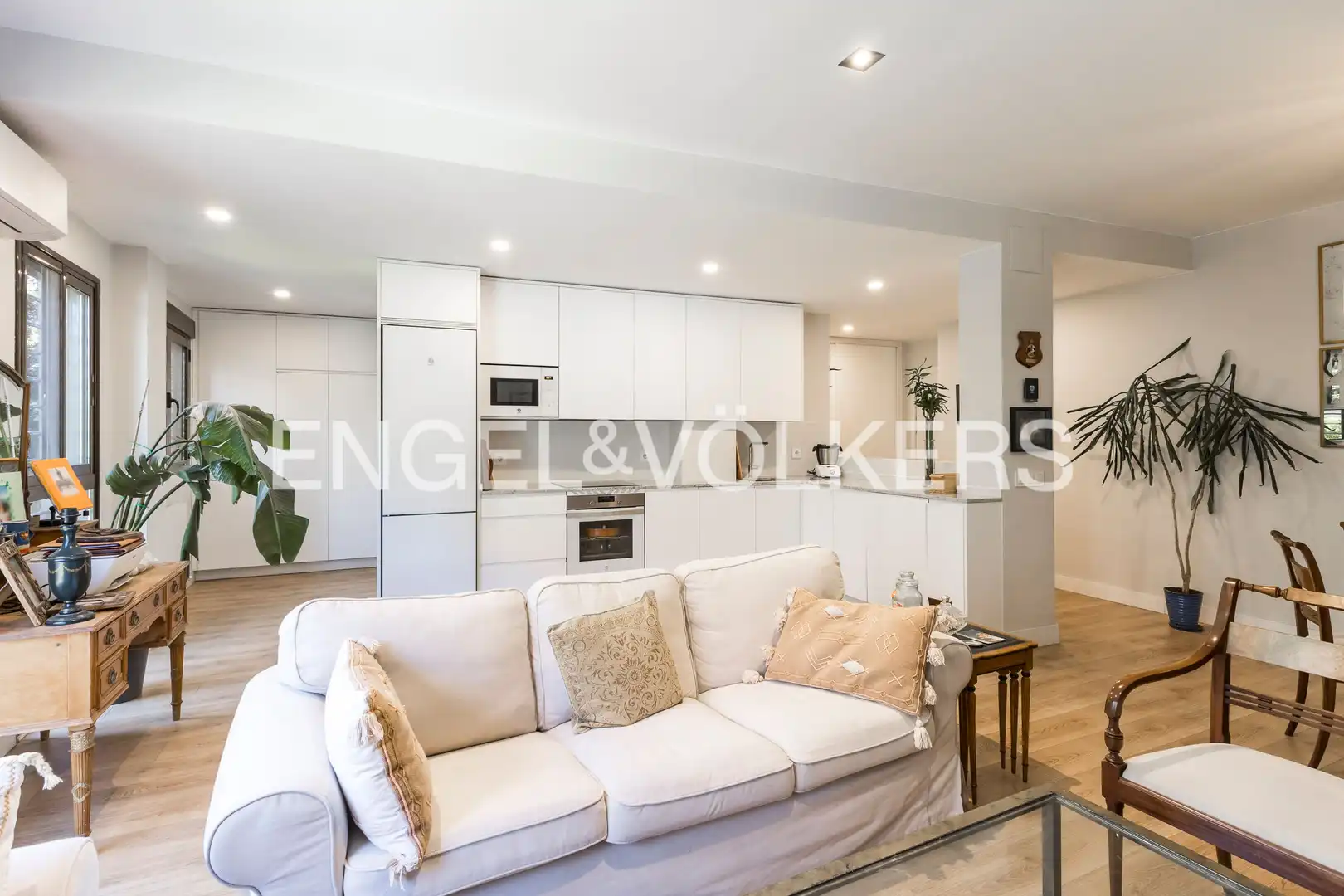 Exterior view of Apartments for sale in Madrid  with Air Conditioner, Heating and Private garden