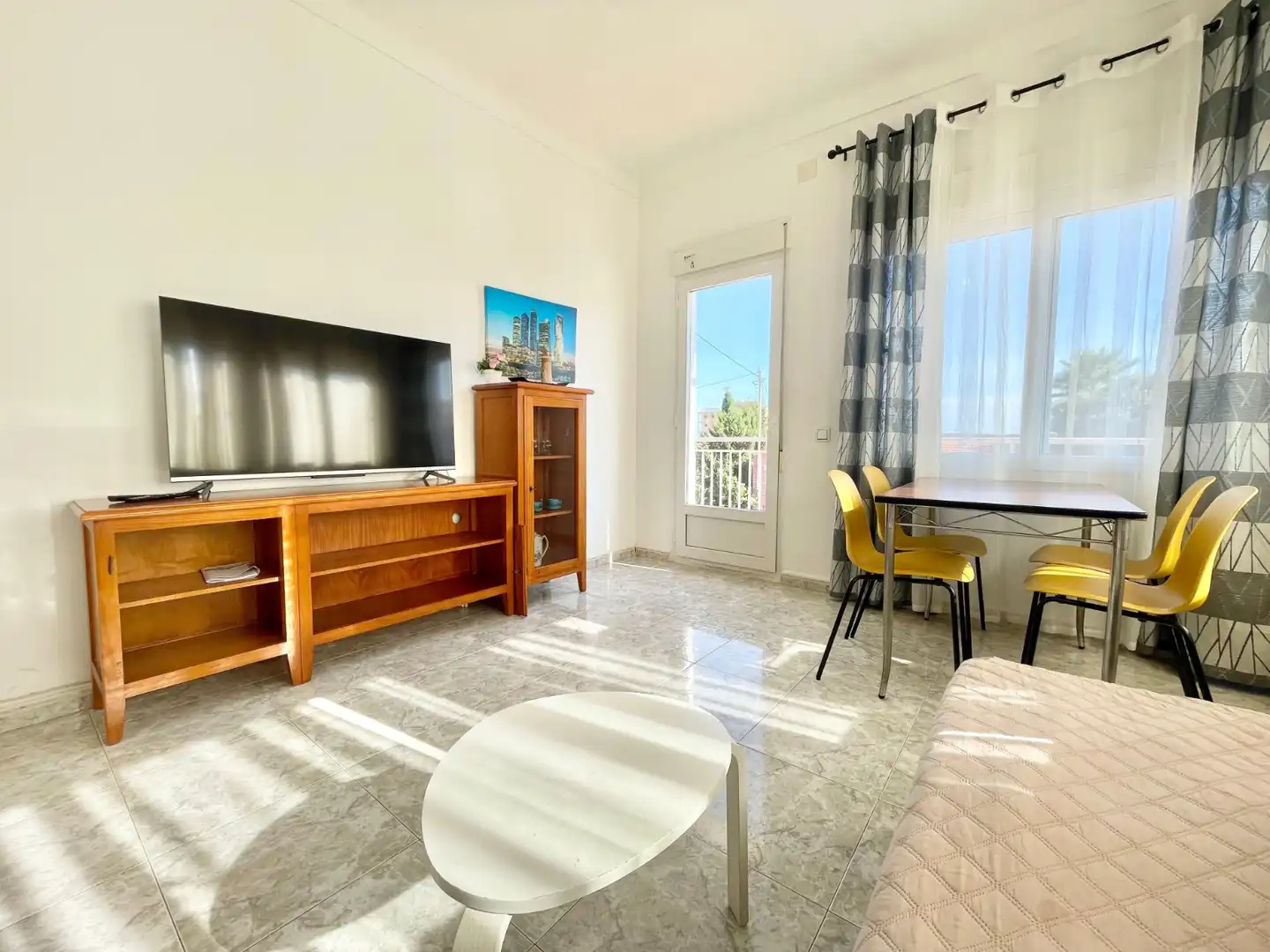 Sala de estar de Apartamento de alquiler en Torrevieja con Aire acondicionado, Calefacción y Terraza