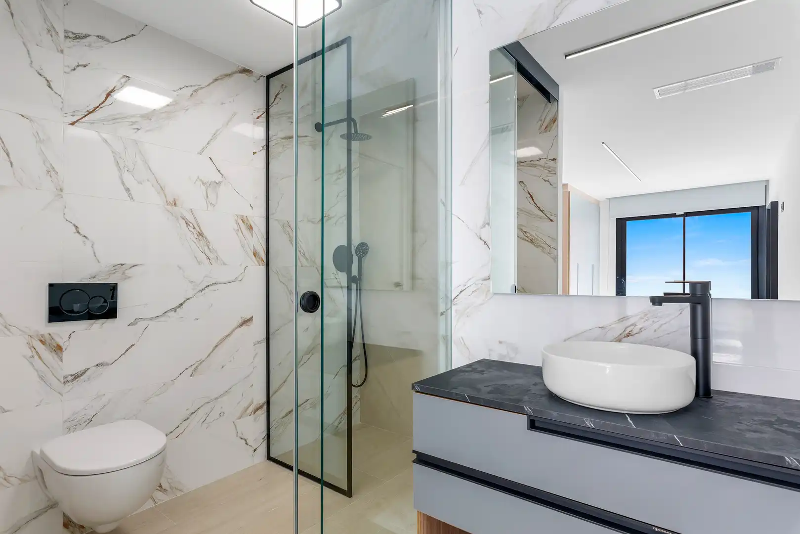 Baño de Apartamento en venta en Guardamar del Segura con Terraza y Piscina