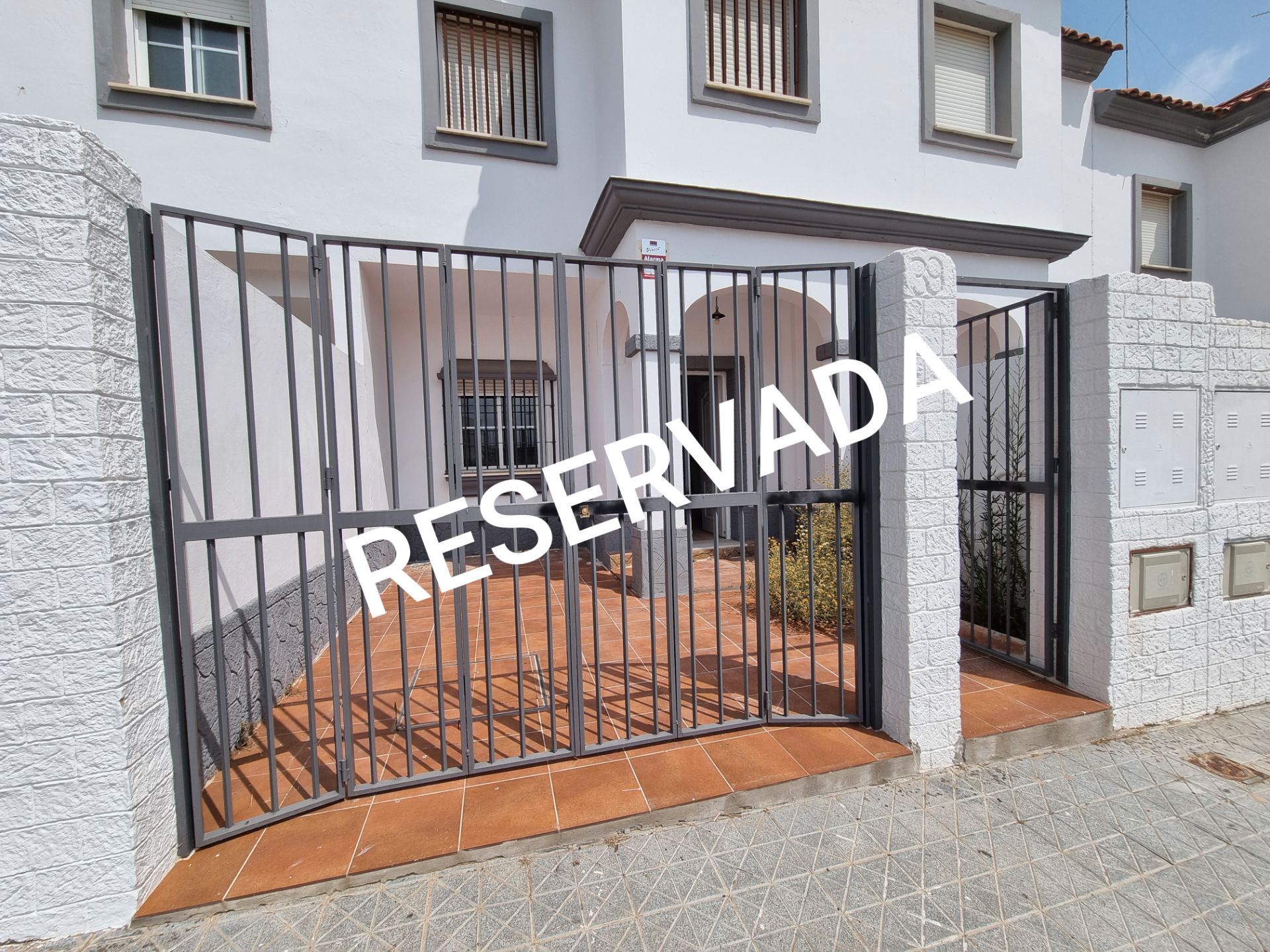 Vista exterior de Casa adosada en venta en Mairena del Alcor con Terraza y Horno